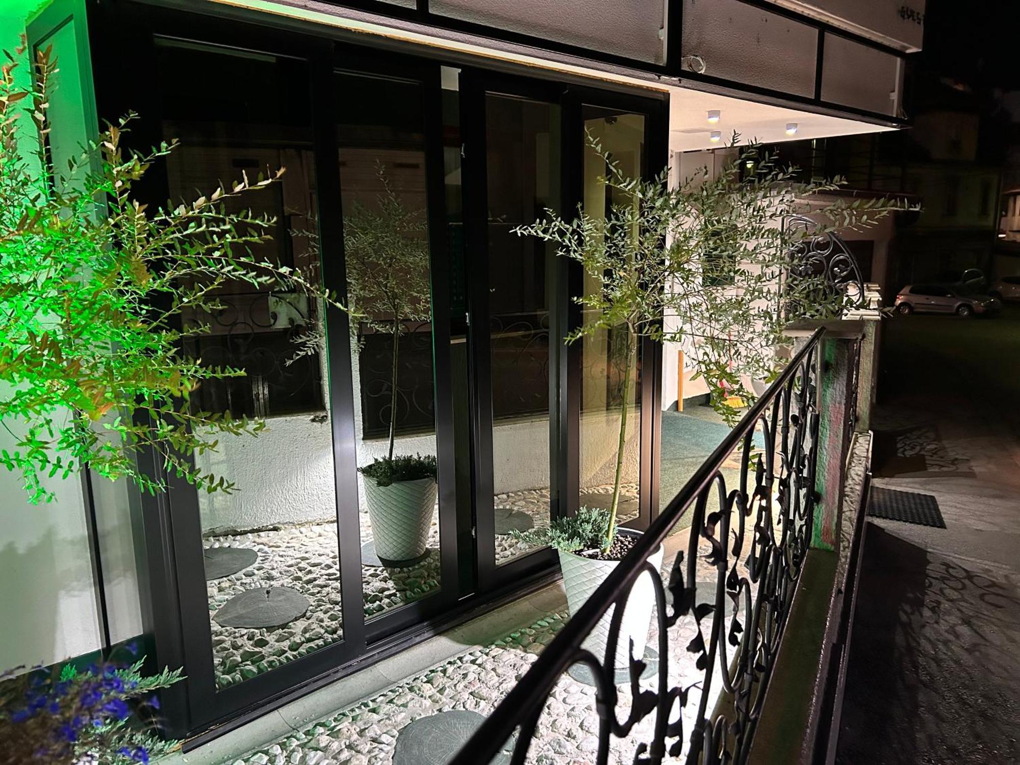 Halvat Guesthouse サラエヴォ エクステリア 写真
