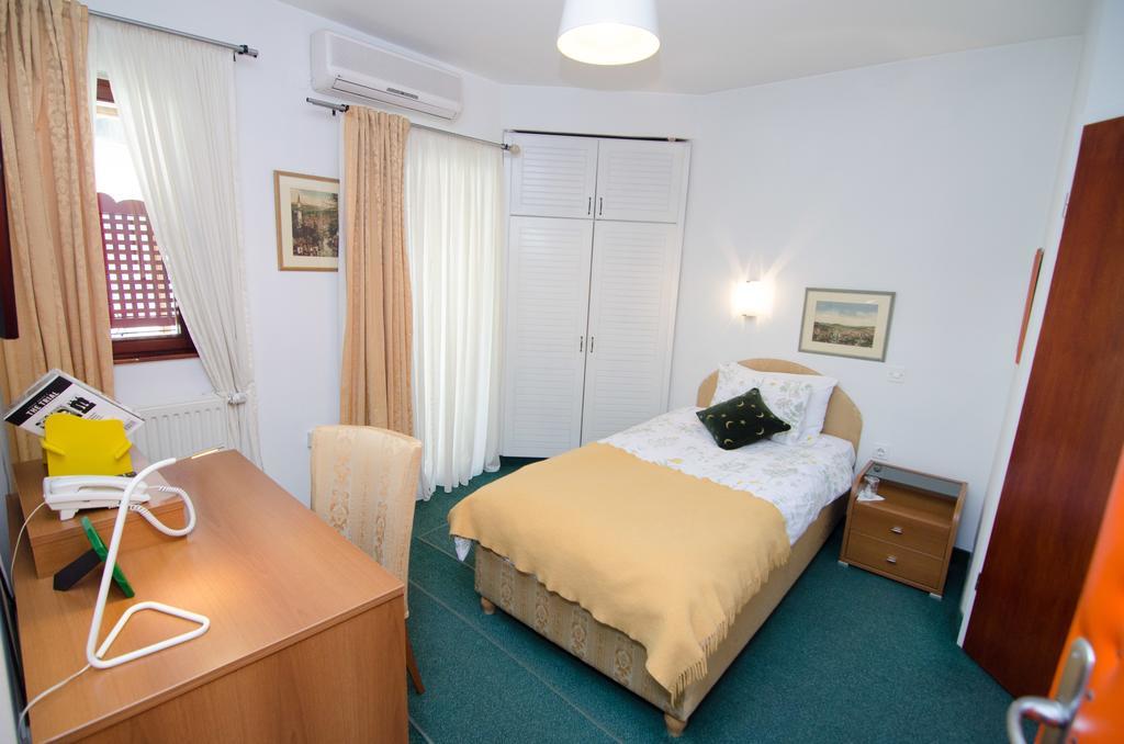 Halvat Guesthouse サラエヴォ エクステリア 写真